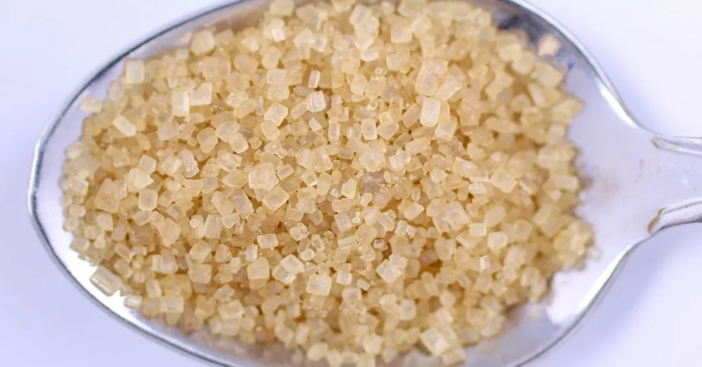découvrez le processus de cristallisation du sucre, ses étapes clés et ses applications dans l'industrie alimentaire pour obtenir des cristaux purs et de haute qualité.