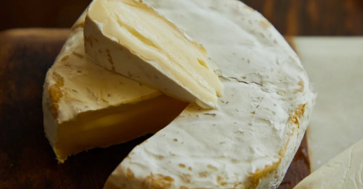 découvrez notre recette facile et savoureuse de camembert rôti, parfait pour un apéritif gourmand et convivial.