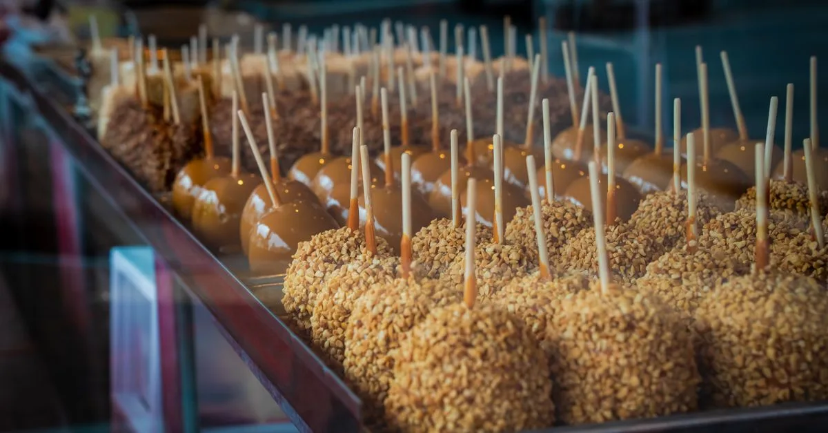 découvrez à quelle température cuire le caramel pour obtenir une texture parfaite, du caramel mou au caramel dur, et maîtrisez l'art du caramel maison.
