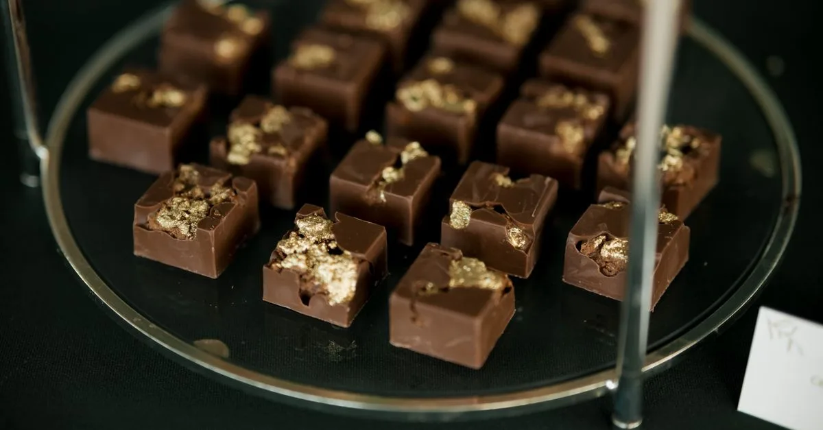 découvrez tout sur le chocolat : ses origines, ses bienfaits, ses différentes variétés et des recettes savoureuses pour les amateurs de douceur.
