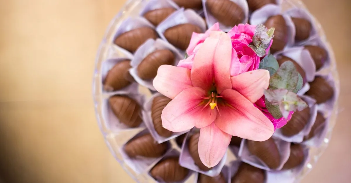 découvrez le phénomène du 'chocolate bloom', cette apparence blanchâtre sur le chocolat, ses causes et comment l'éviter pour garder un chocolat parfait.