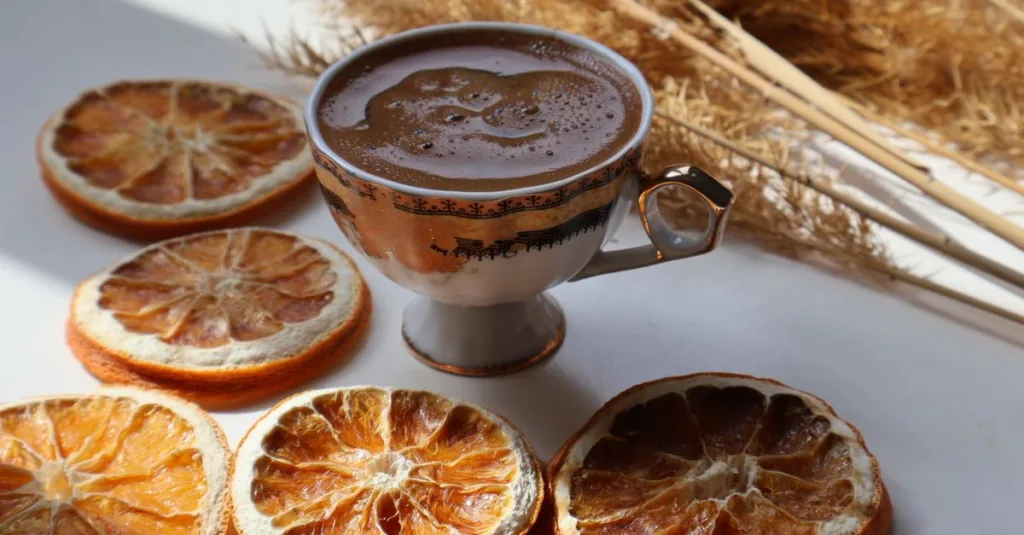 découvrez nos écorces d'orange enrobées de chocolat, une gourmandise alliant le goût acidulé de l'orange à la douceur du chocolat.