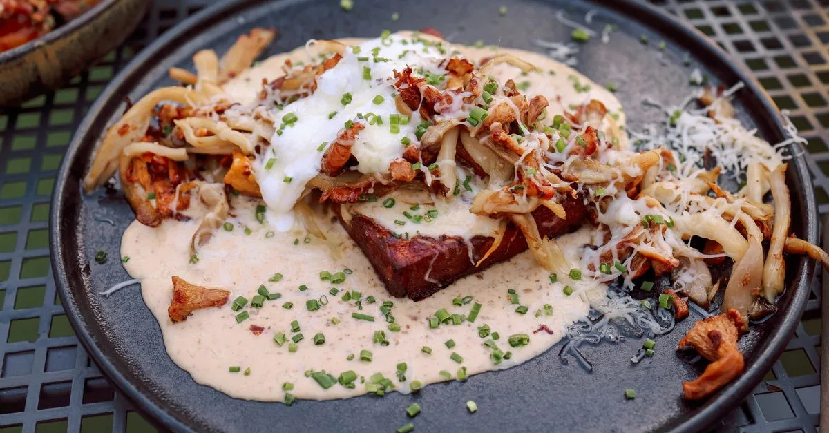 découvrez la sauce gribiche, une délicieuse sauce froide à base d'œufs durs, de câpres et de moutarde, parfaite pour accompagner viandes froides, poissons et légumes.