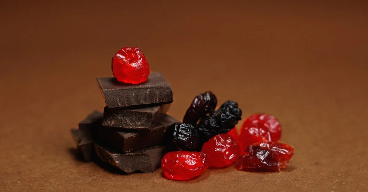 découvrez combien de temps le chocolat fait maison se conserve et comment le stocker correctement pour préserver sa fraîcheur et son goût.