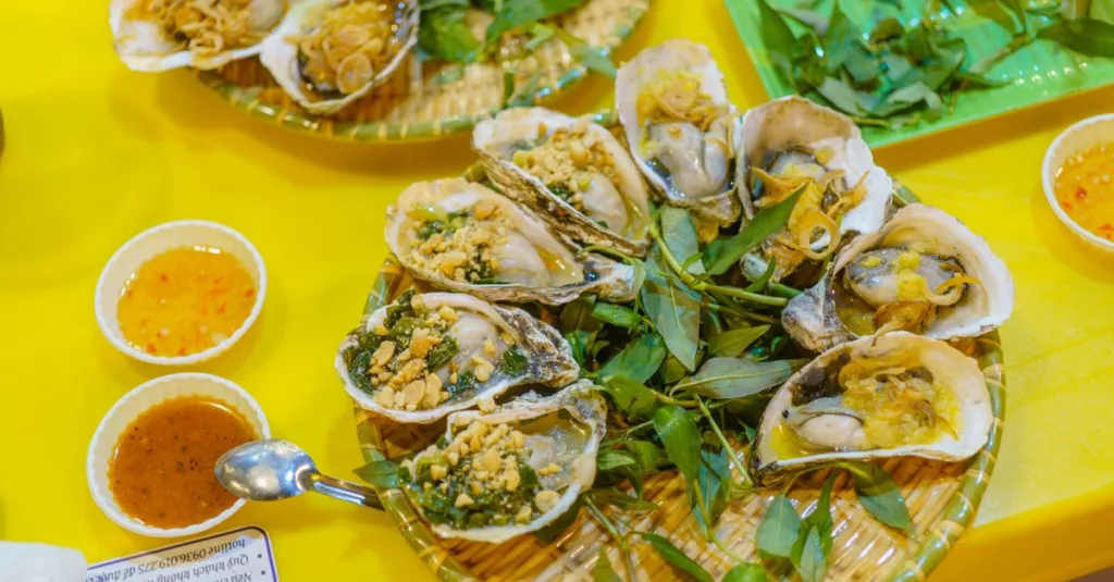 découvrez une recette savoureuse d'huîtres chaudes facile à préparer pour impressionner vos invités avec des saveurs marines uniques.