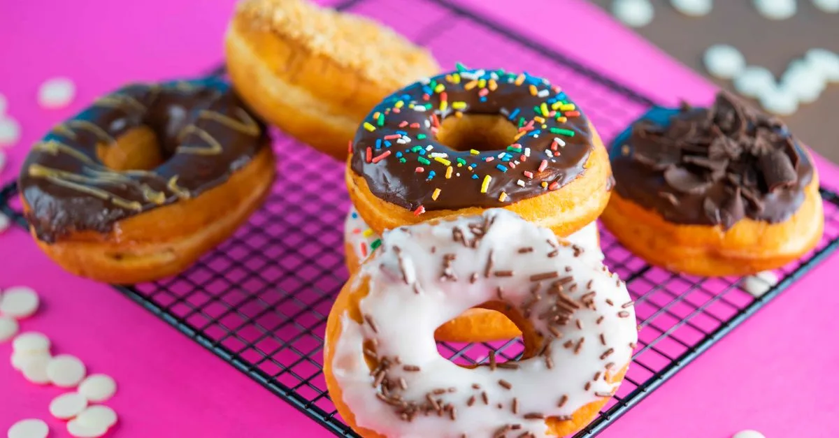 découvrez tout ce qu'il faut savoir sur le glaçage (icing) : recettes, techniques et astuces pour décorer vos pâtisseries avec style et gourmandise.