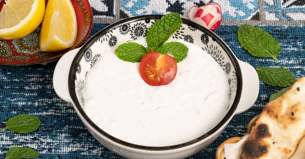 découvrez notre recette facile et délicieuse de sauce au yaourt, parfaite pour accompagner vos salades, légumes et plats d'été.