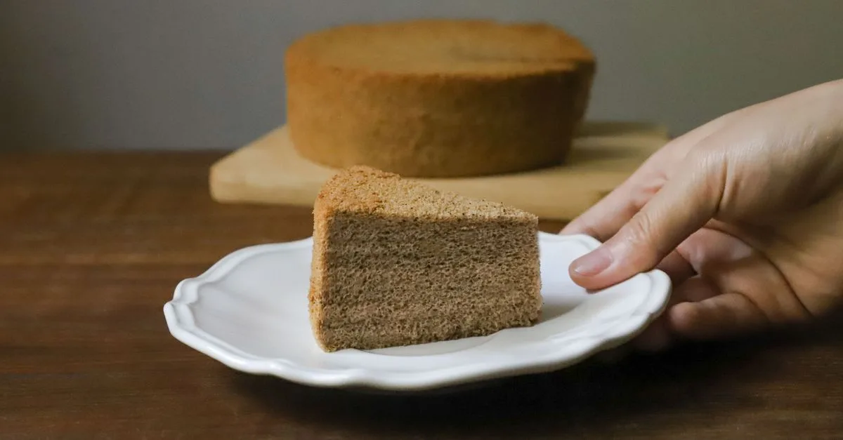découvrez une recette facile de gâteau moelleux sans levure, parfaite pour un dessert rapide et délicieux.