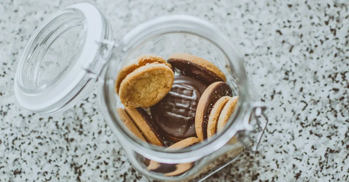 découvrez notre recette facile et gourmande d'orangettes au chocolat maison, alliant le goût subtil de l'orange confite à la douceur du chocolat fondant.