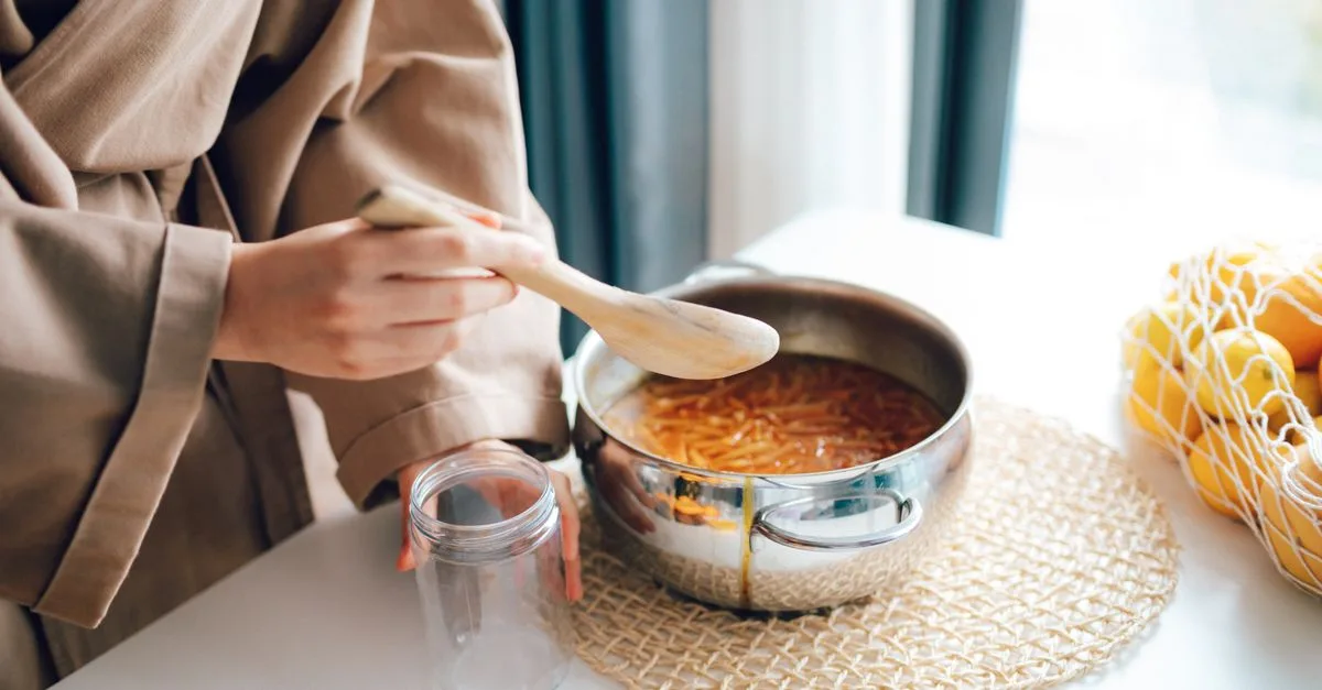 découvrez notre délicieuse confiture d'orange, préparée avec des oranges fraîches pour un goût authentique et naturellement sucré.