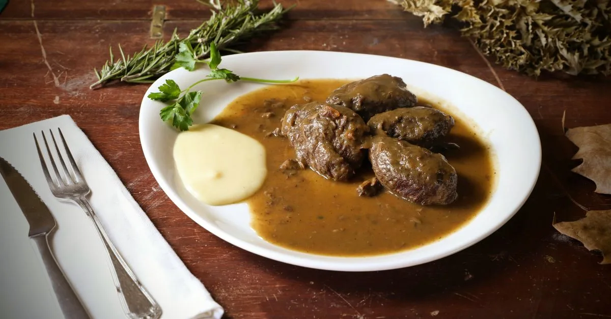 recette de rôti de veau accompagné d'une sauce savoureuse pour un repas délicieux et raffiné.