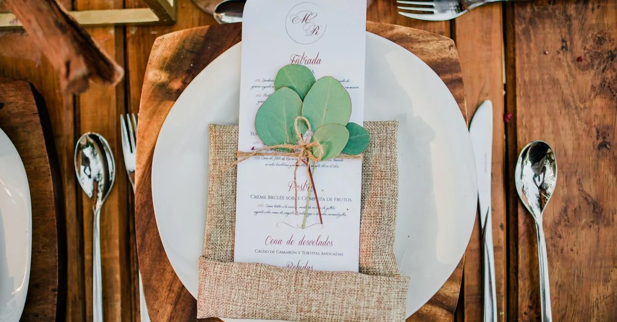 découvrez des idées de menus de mariage élégants et délicieux pour rendre votre réception inoubliable. inspirez-vous pour créer le repas parfait qui ravira vos invités.